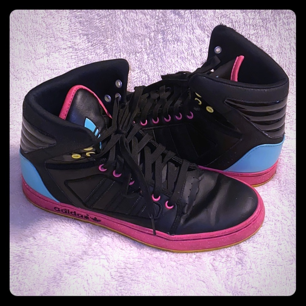 ADIDAS SNEAKERS!!